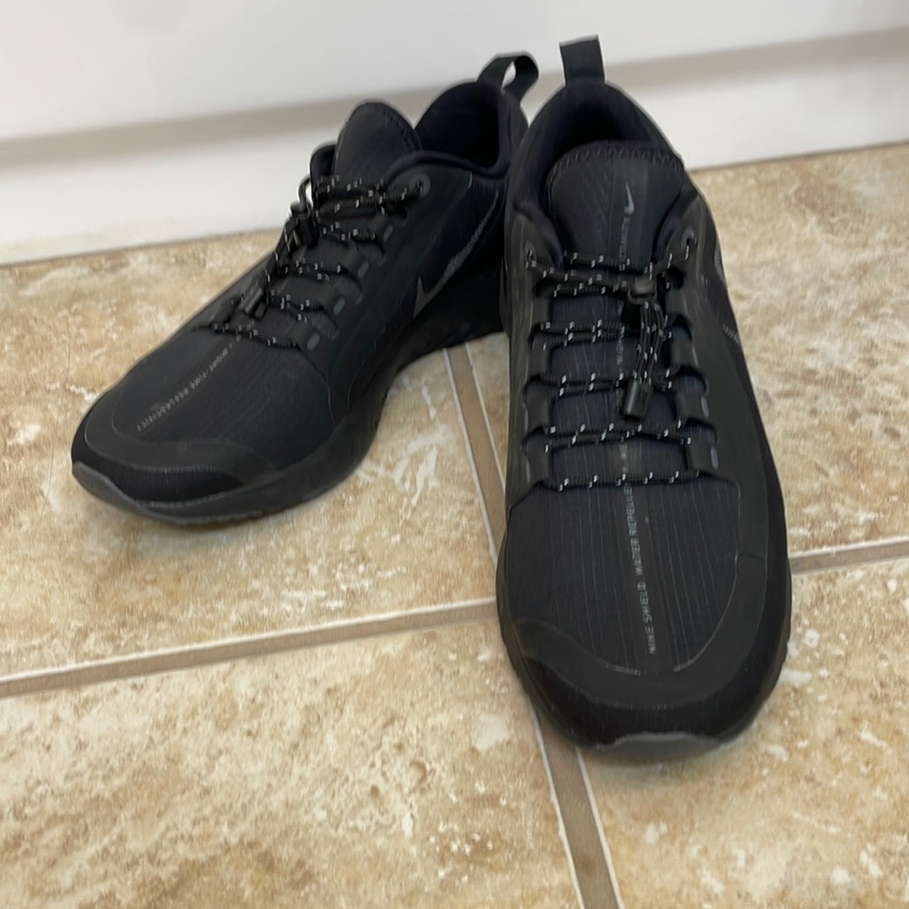 Nike Odyssey React, Nike Run Utility Shield size 8